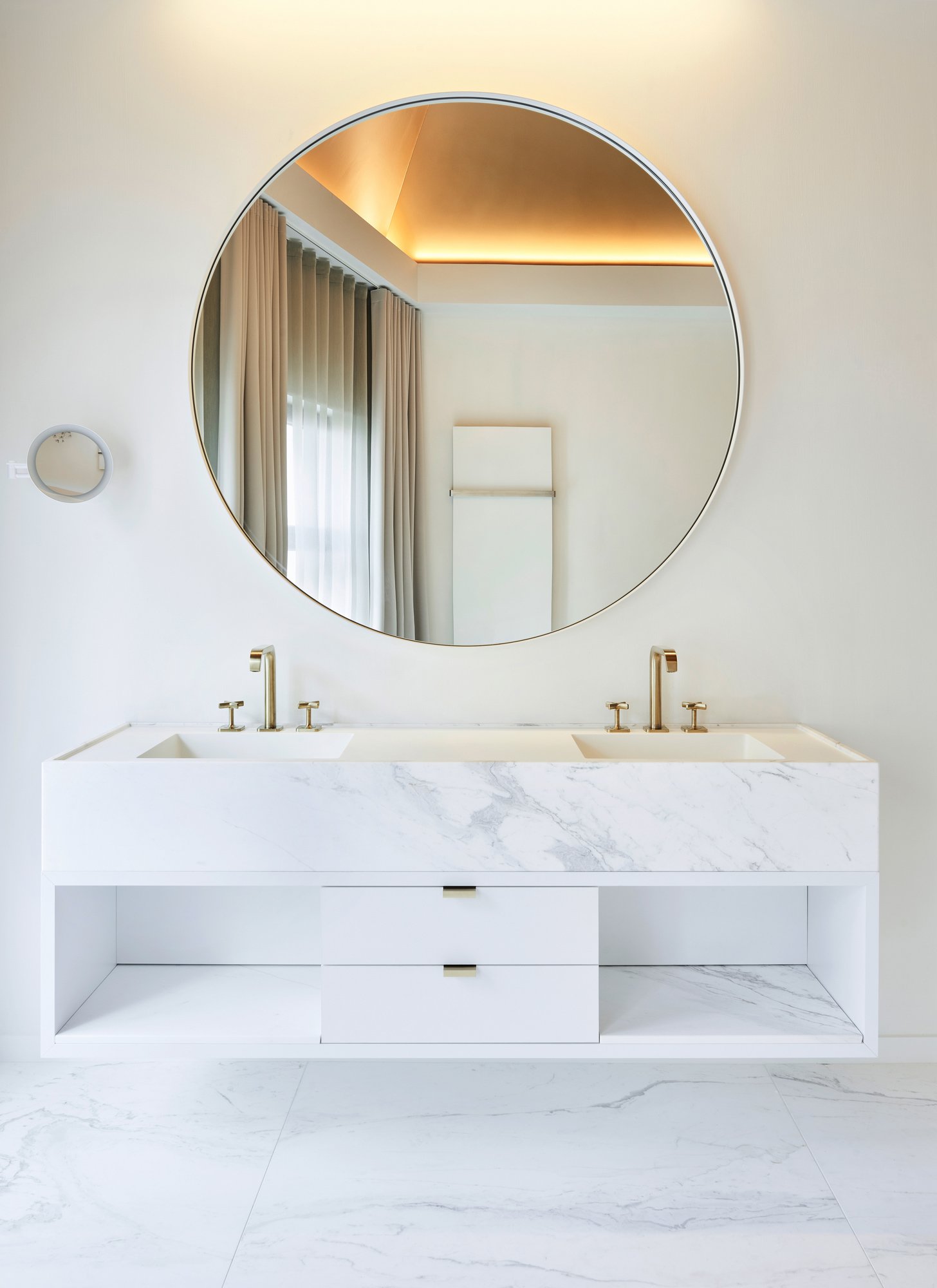interior design bright bathroom marble white gold details big mirror